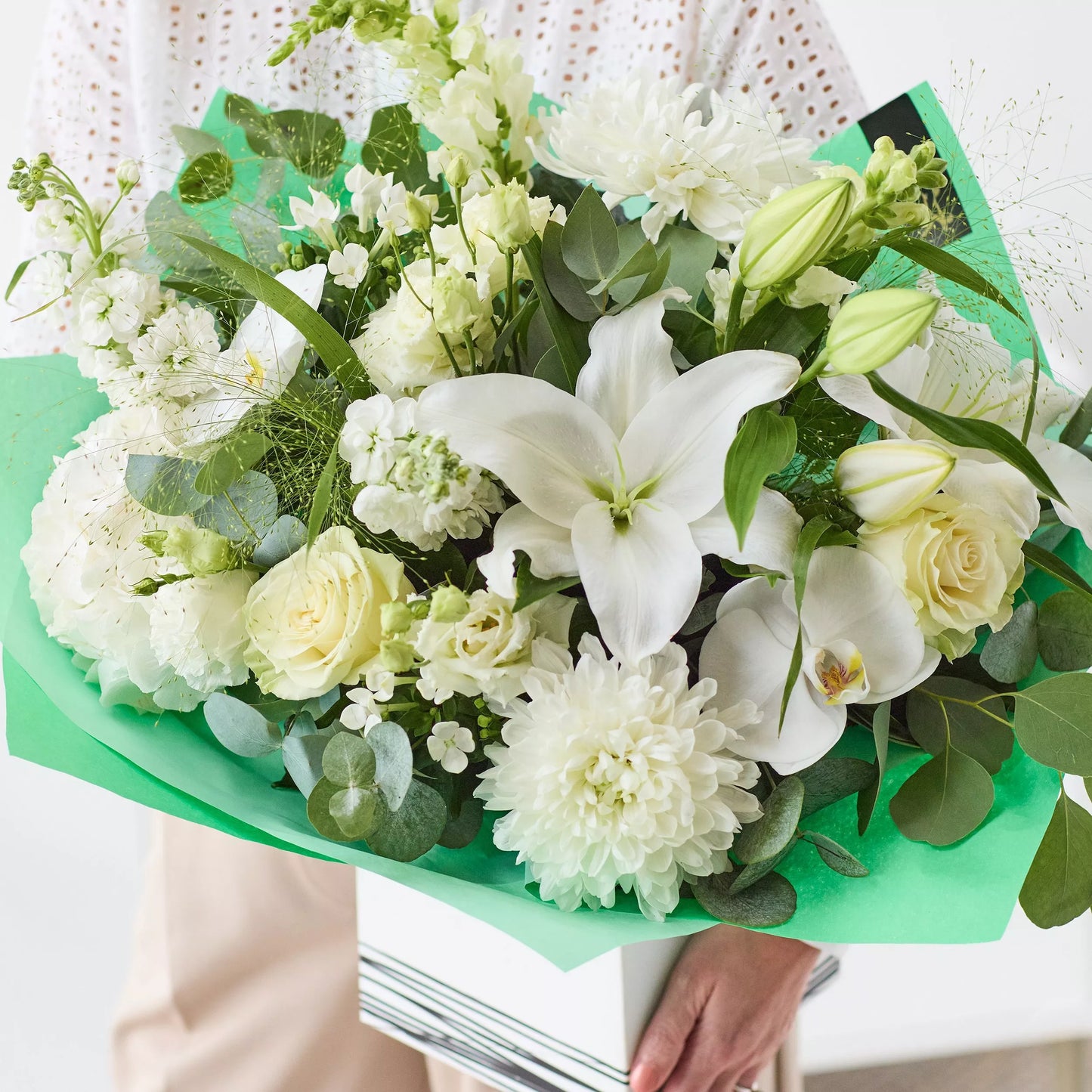 Grand Neutral Bouquet