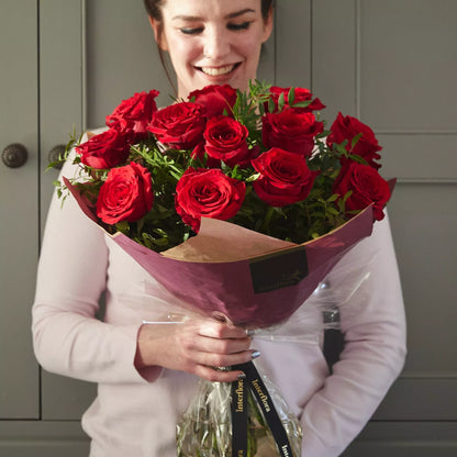 24 Sumptuous Red Roses