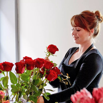 24 Sumptuous Red Roses